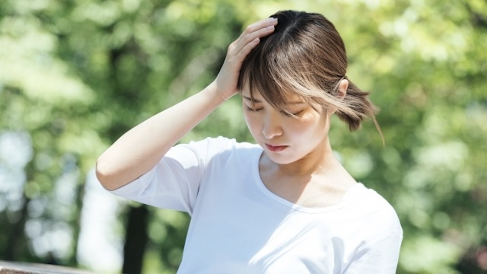 熱中症になっている女性