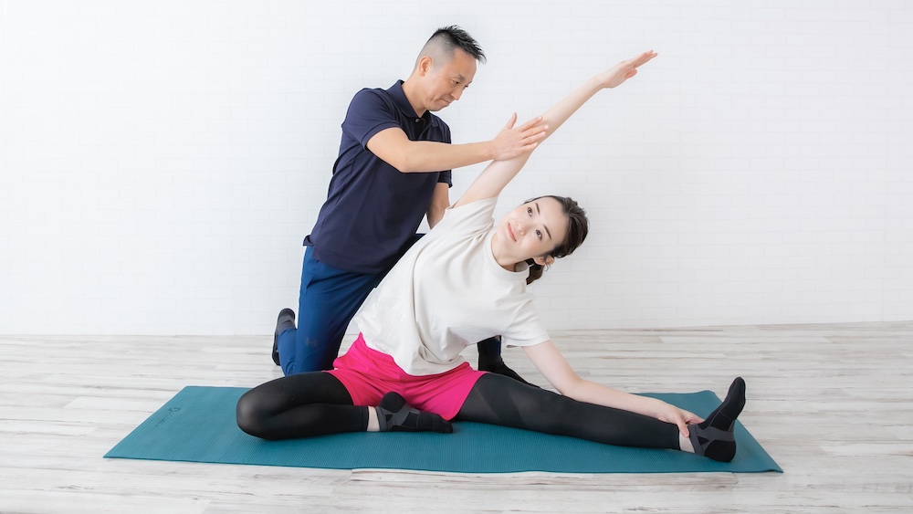 ペアストレッチ 開脚 広背筋